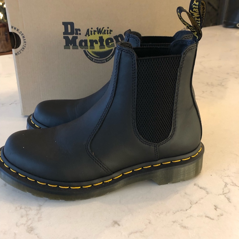 Doc Martens 2976 Women's Leather Chelsea Boots